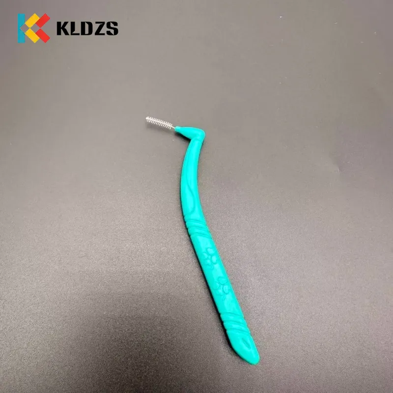 Keturių lapų dobilo L tipo tarpdančių šepetėlis