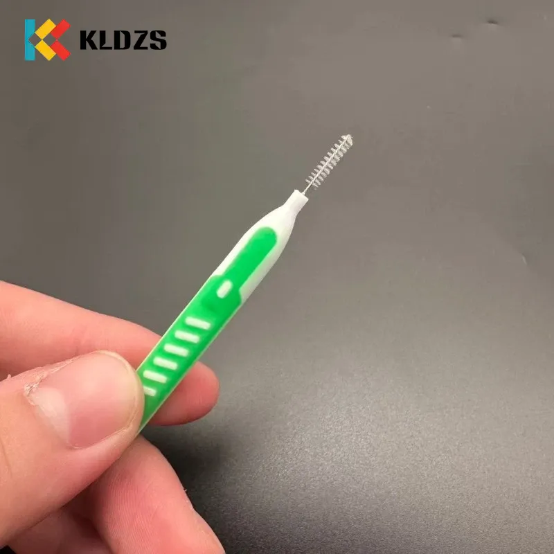 Push-Pull tarpdančių šepetėlis